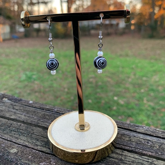 🧿NEW🧿 Handmade Swirl Hypnosis Earrings - Picture 3 of 3